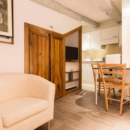Historic Center - Petite Venise Apartamento